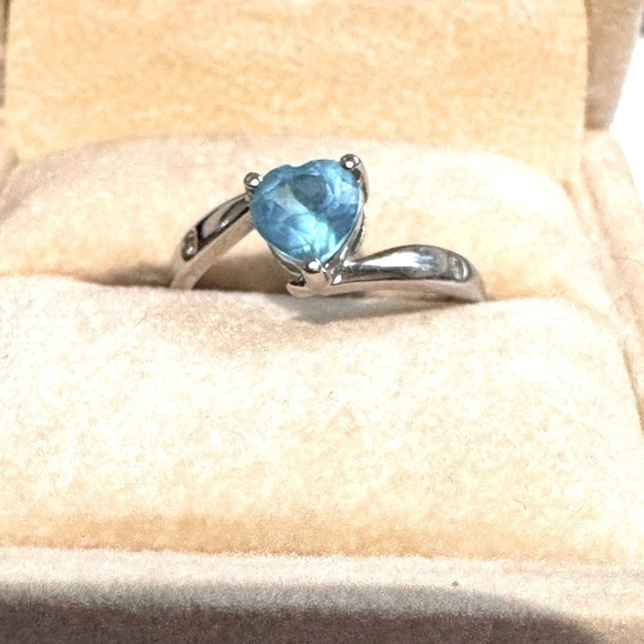 πβ¨ Dainty 14K White Gold Blue Topaz Ring β Minimalist Sparkle + Vintage Charm! - Picture 11 of 14